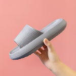 Badesandaler og myke flip flops – komfort og stil for hele familien Grå
