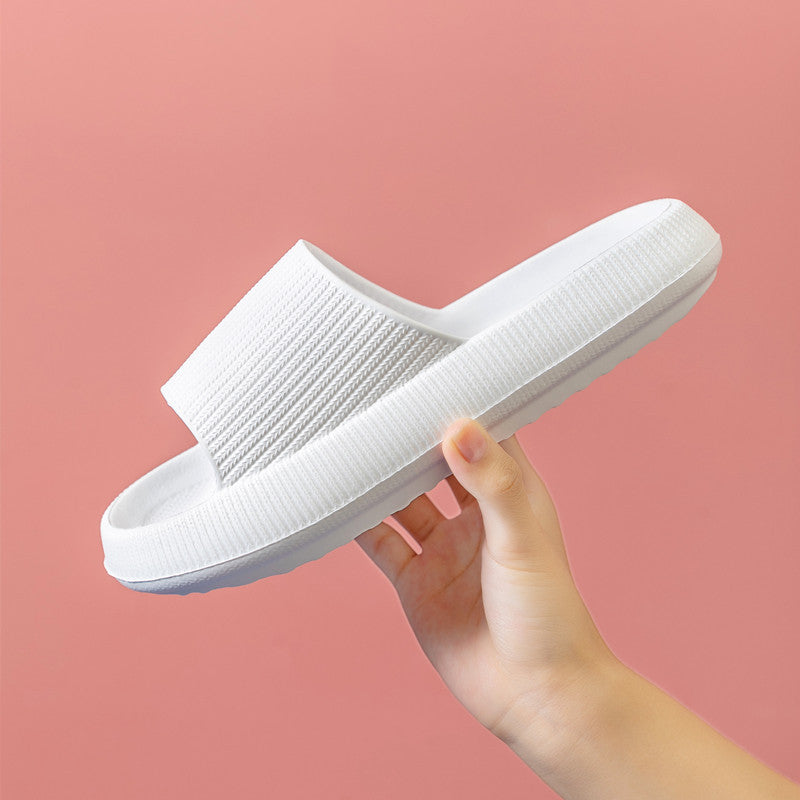 Badesandaler og myke flip flops – komfort og stil for hele familien Hvit