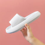 Badesandaler og myke flip flops – komfort og stil for hele familien Hvit