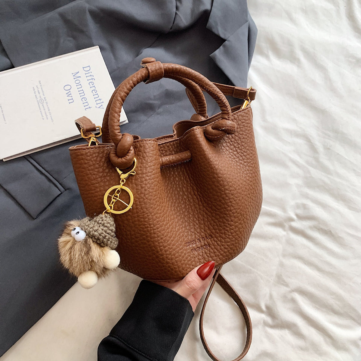 Bøtteveske Dame Rød | Crossbody Skulderveske Lett Luksus Brown + pendant