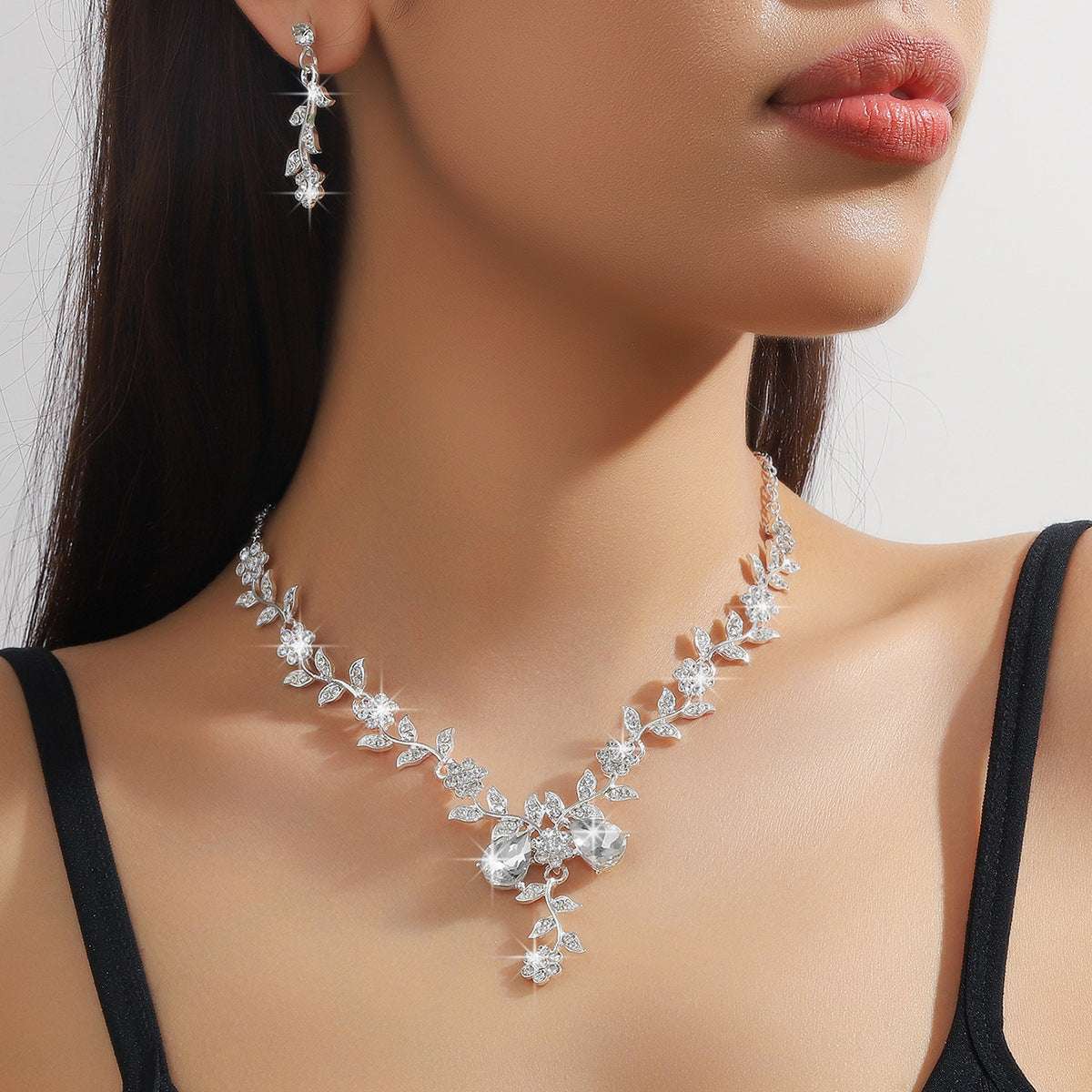 Brudesmykke Sett - Elegant Halskjede og Øredobber for Bryllup