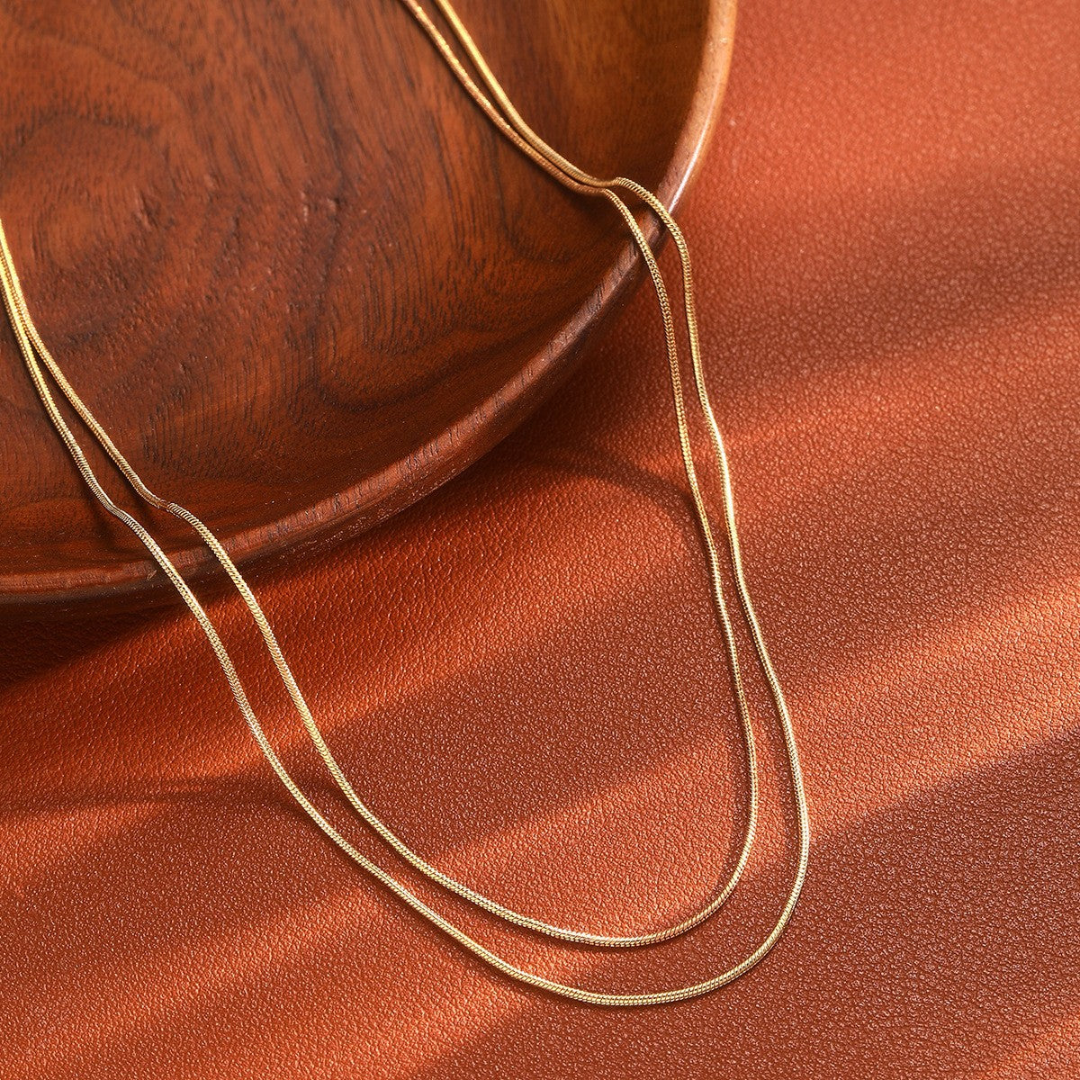 Elegant Flerlags Halskjede i Gull - Minimalistisk Smykke for Kvinner 5944601HB