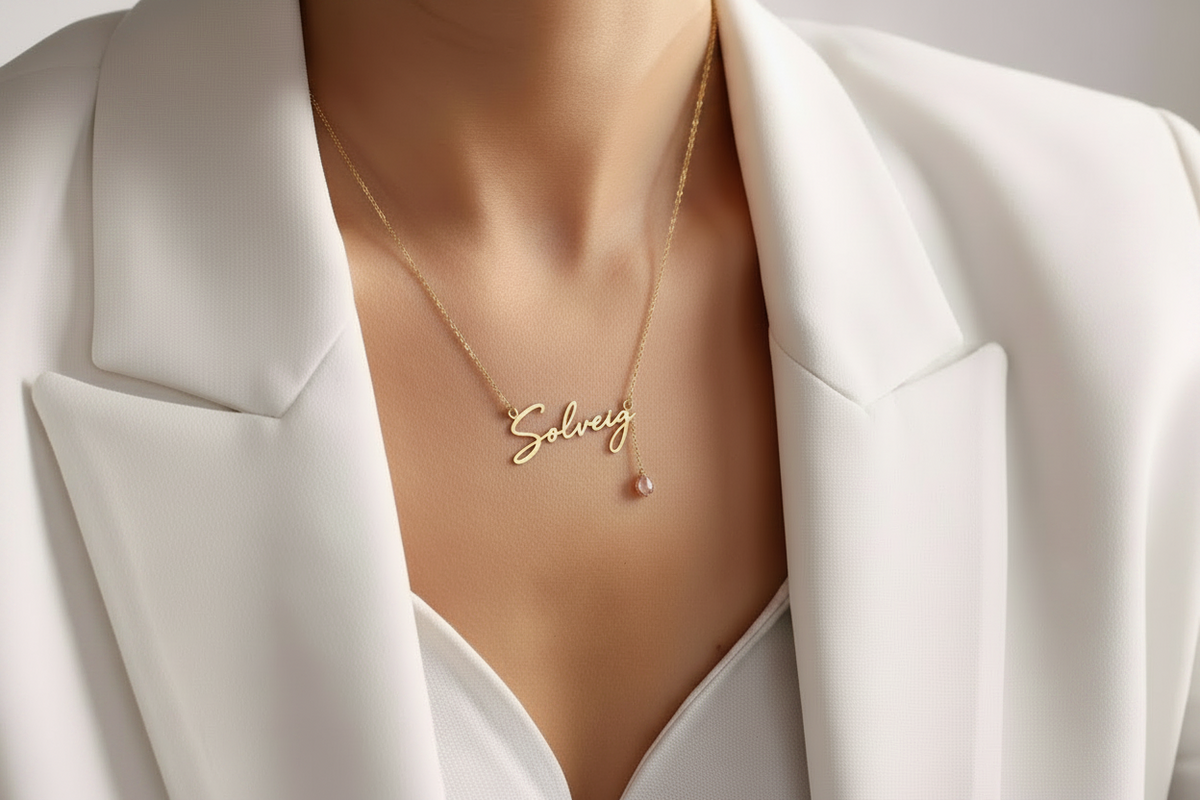 Navnehalskjede Kursiv med Fødselsstein - Personalisert Design