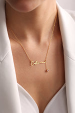 Navnehalskjede Kursiv med Fødselsstein - Personalisert Design