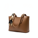 High-end commercial product photo of Stor Tote Bag Dame 2025