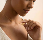 Personalisert Hjerteformet Navnehalskjede - Sammenflettet Design