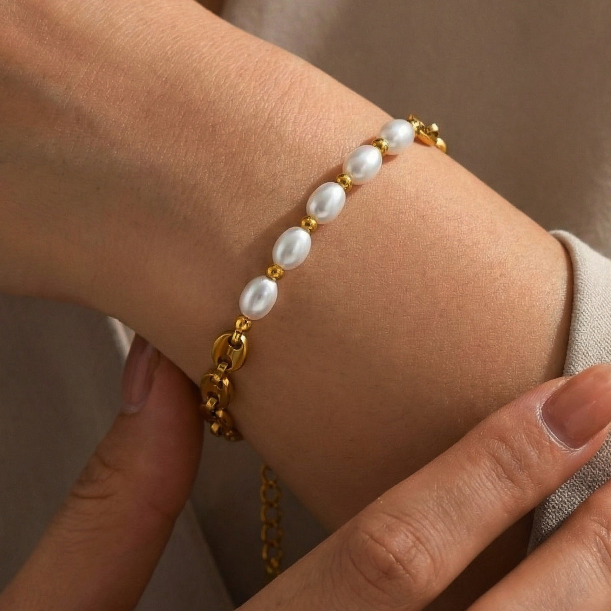 Perlearmbånd 18K Gullbelagt med Perler - Titanstål