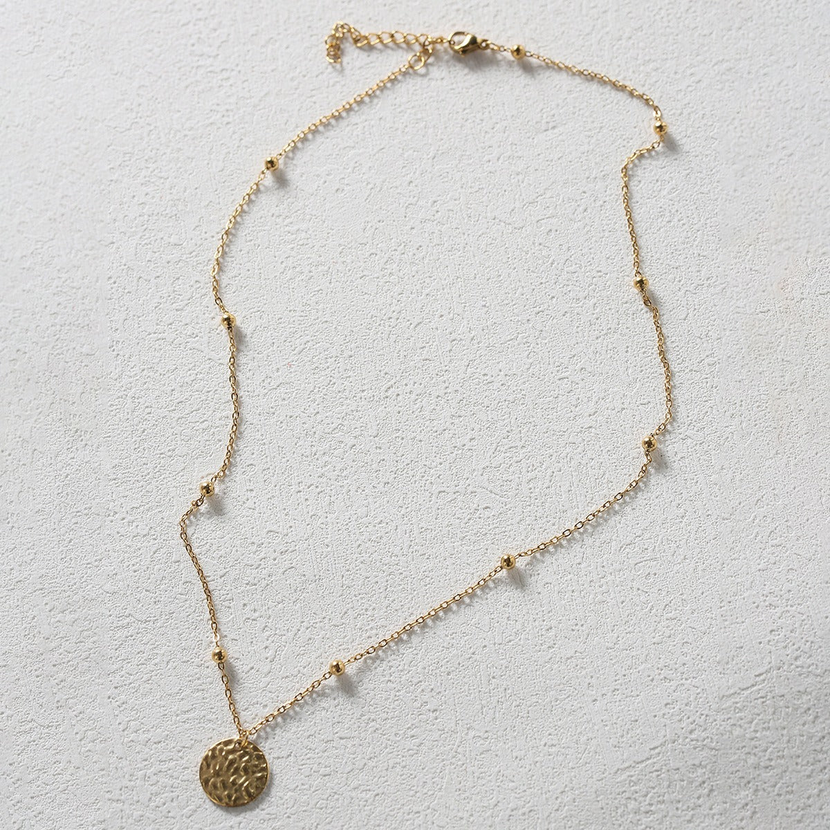 18K Gull Halskjede med Rund Skive og Preget Tekstur