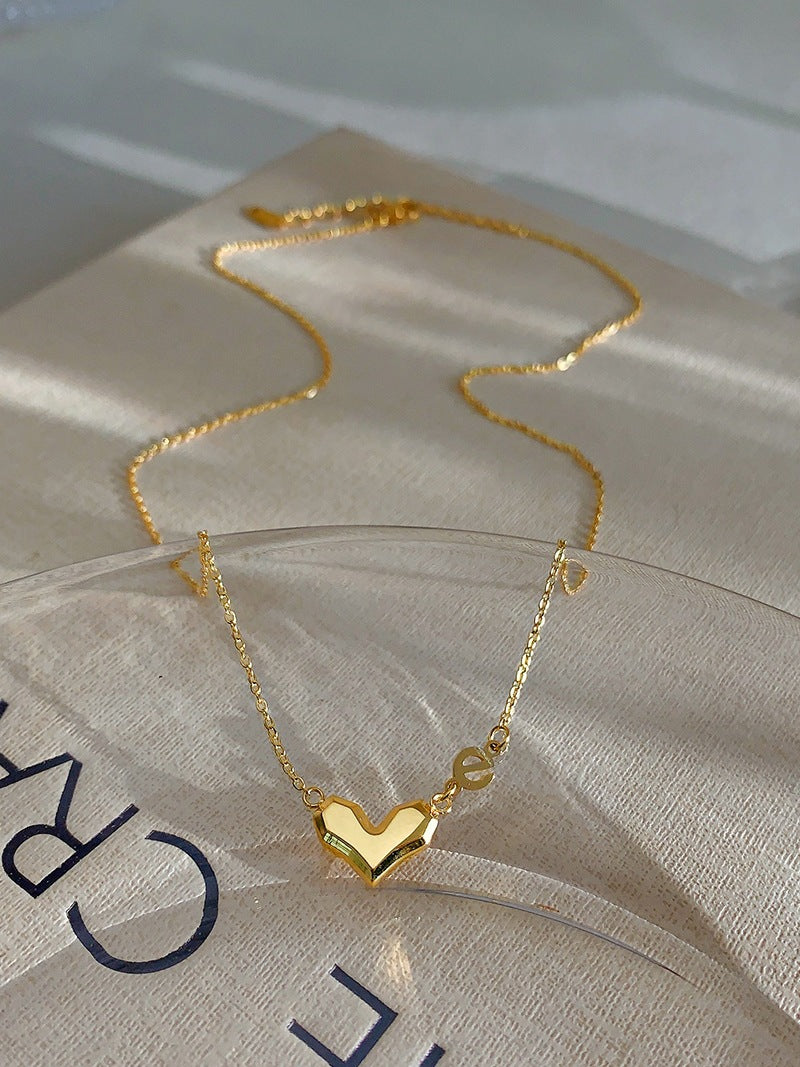 Halskjede Dame 18K gullbelagt - Hjerte med Bokstav "e" Design