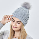 Vinterlue med Fuskepels Pom Pom - Lue for damer - Trendyglobal 