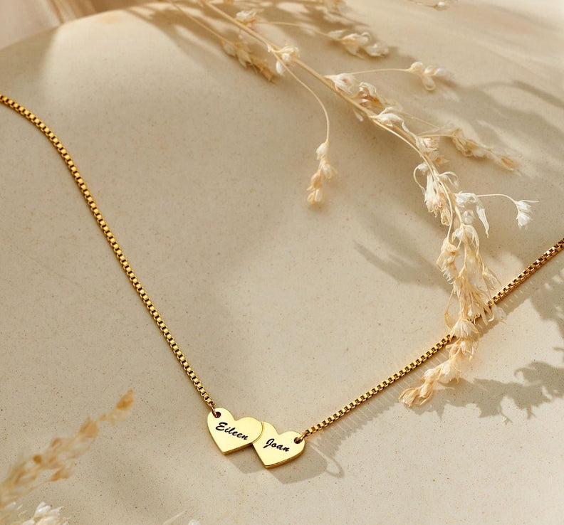 Personalisert Hjerteformet Navnehalskjede - Sammenflettet Design