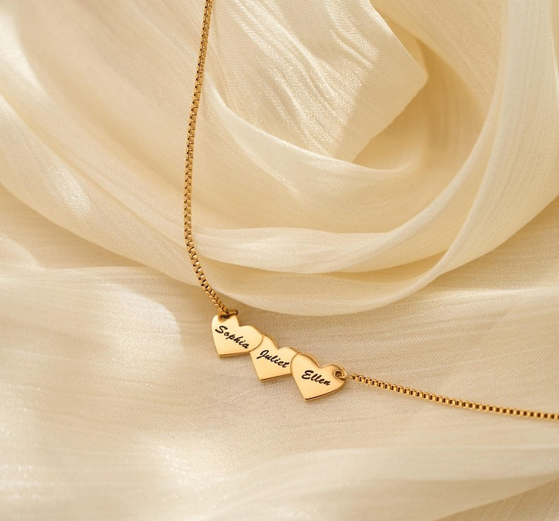 Personalisert Hjerteformet Navnehalskjede - Sammenflettet Design