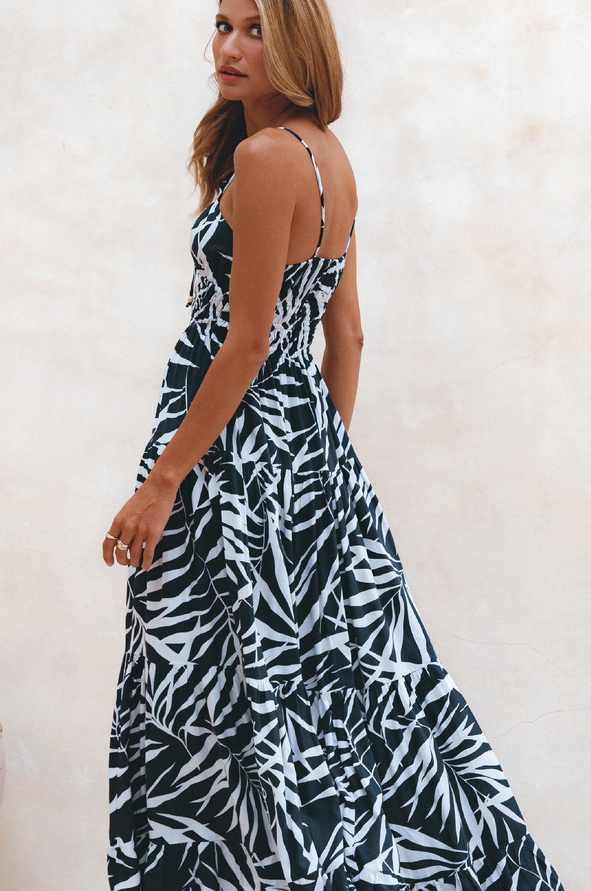 Isadora Tiered Maxi Kjole - Trendyglobal 