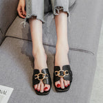 Flate Sandaler med Metallspenne for Dame