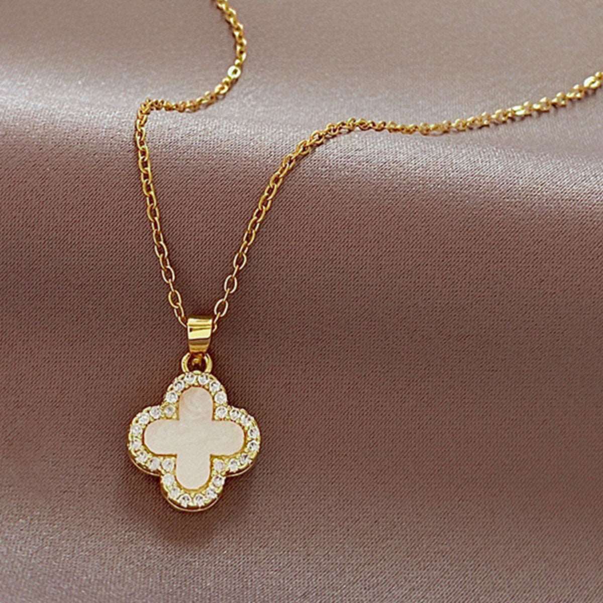 Dobbelsidig FireKløver Kjede for dame | Trendyglobal White double-sided four-leaf clover (gold)