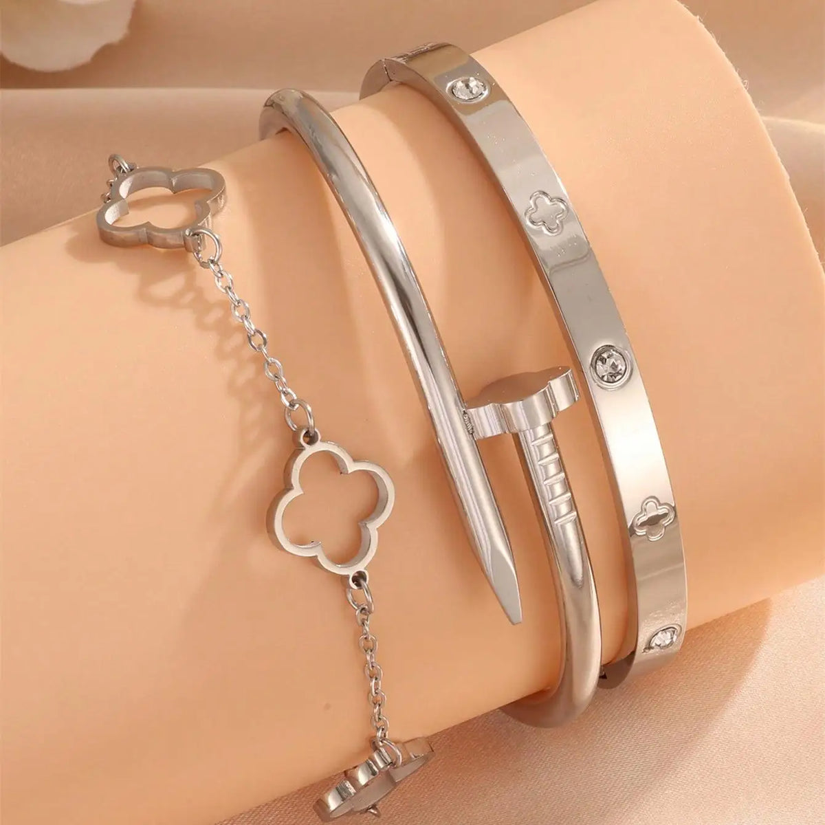 3-pack gullfarget armbånd dame – Firekløver & trendy design