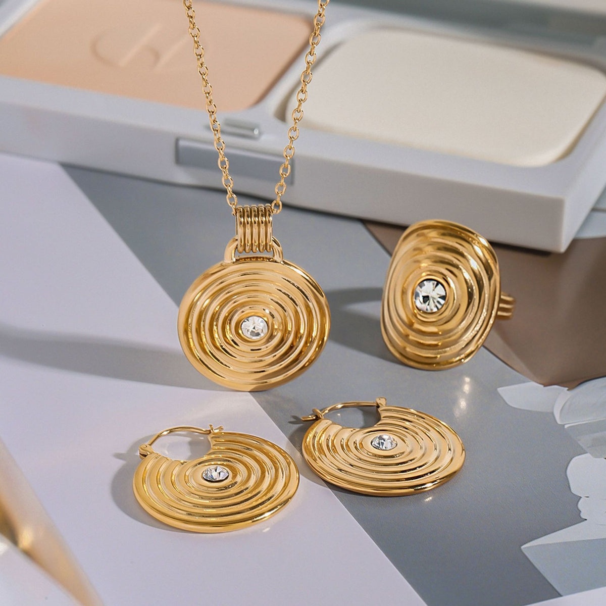 Smykkesett Dame 18K gullbelagt - Rund med Tekstur Design Halskjede Øredobber Ring