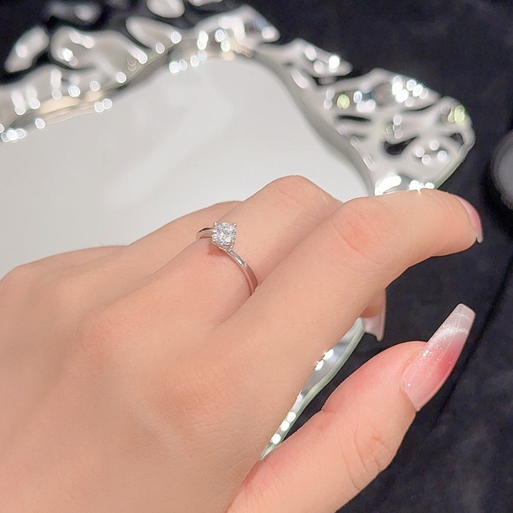 Sølvring Dame S925 Moissanite - Curved Ring med Fire-Prong Håndlaget