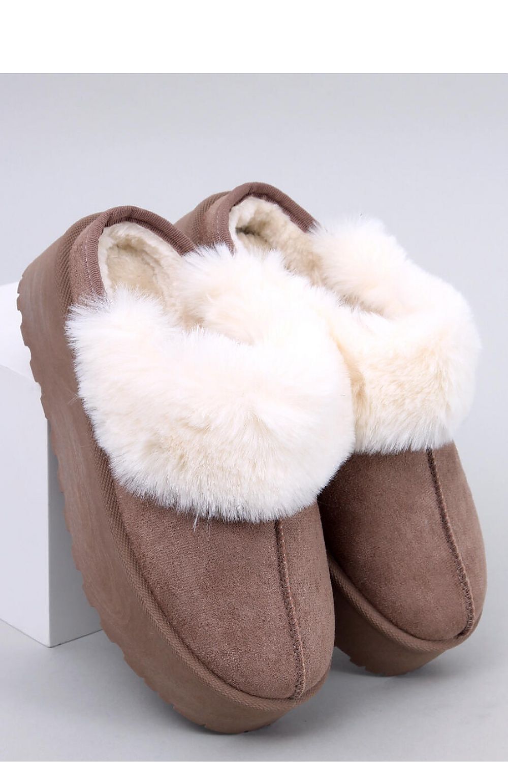 Slippers model 190464 Inello - Trendyglobal 