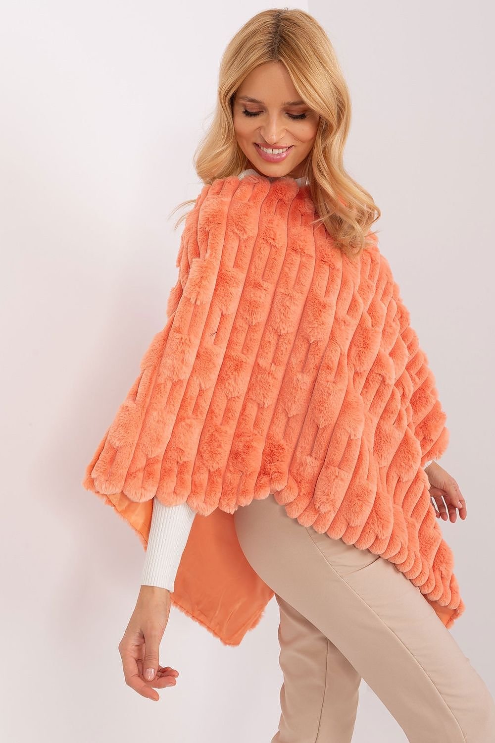 Poncho model 190863 AT - Trendyglobal 