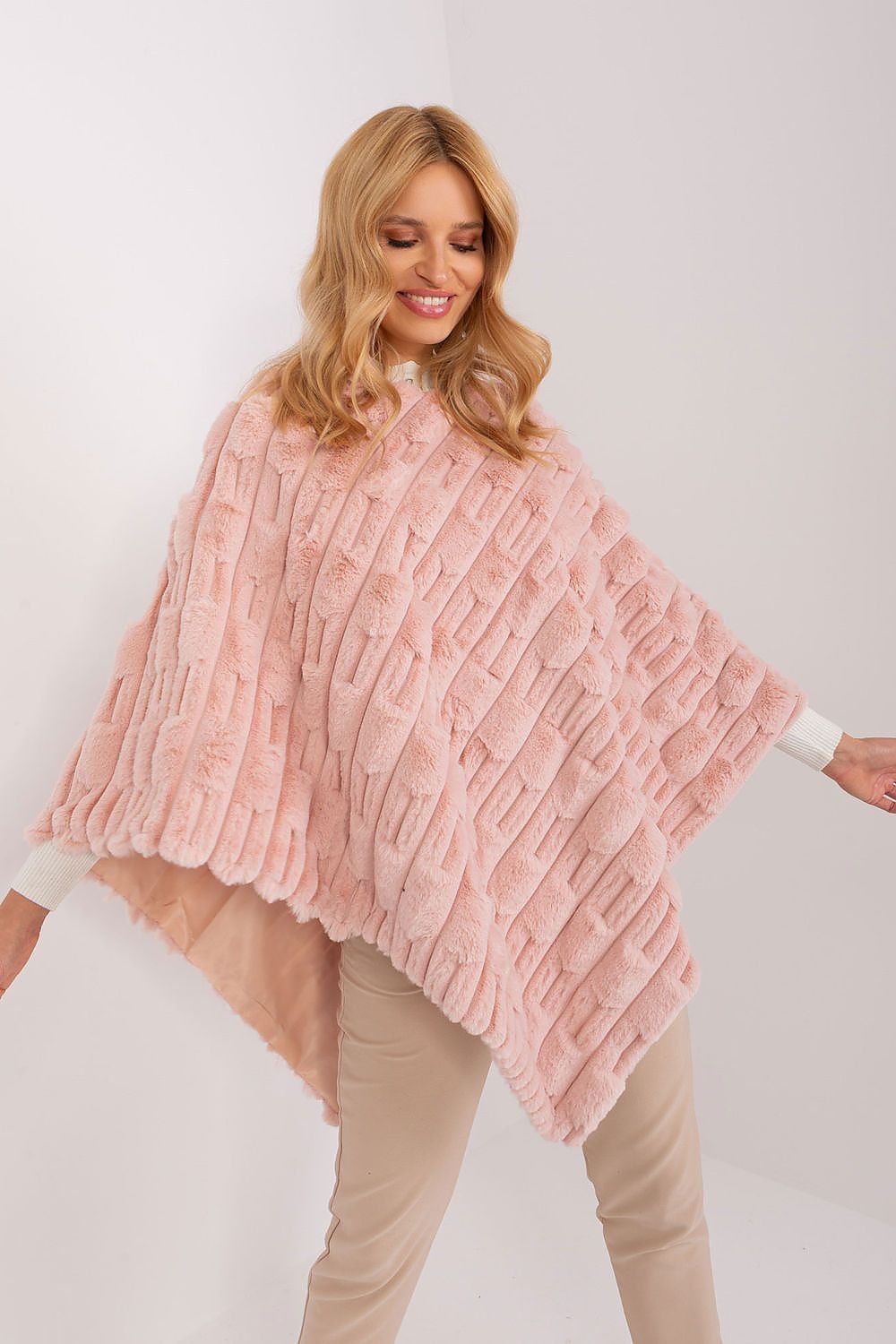 Poncho model 190863 AT - Trendyglobal 