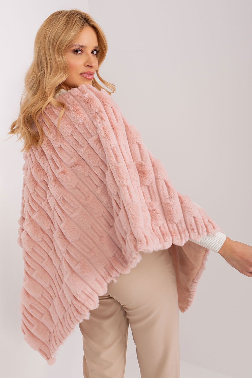 Poncho model 190863 AT - Trendyglobal 