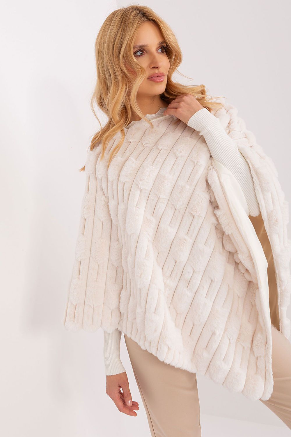 Poncho model 190863 AT - Trendyglobal 