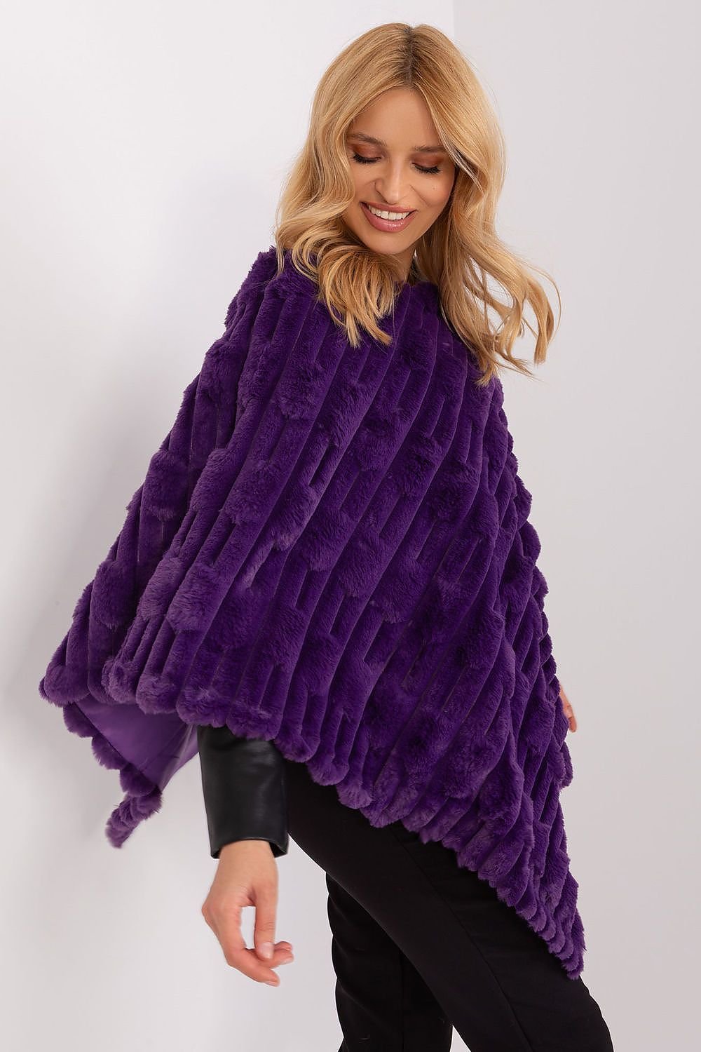 Poncho model 190863 AT - Trendyglobal 