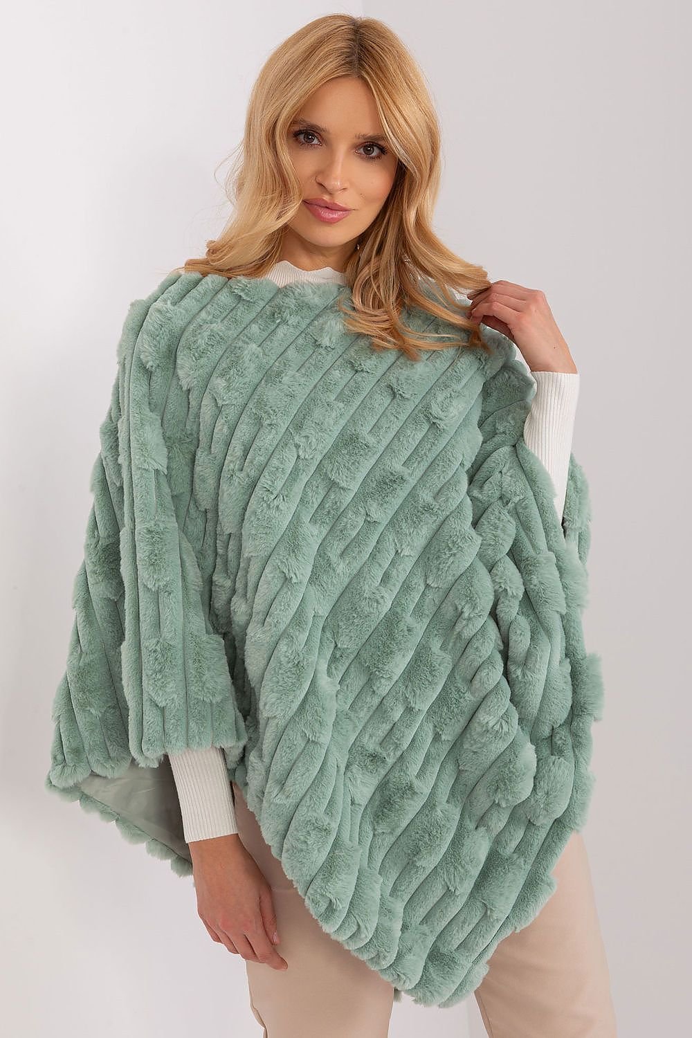 Poncho model 190863 AT - Trendyglobal 