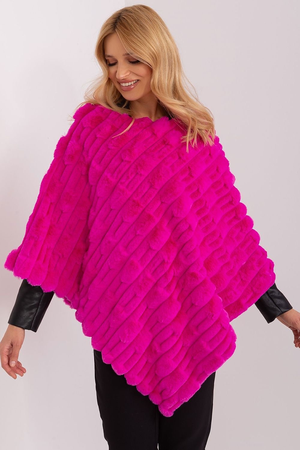 Poncho model 190863 AT - Trendyglobal 