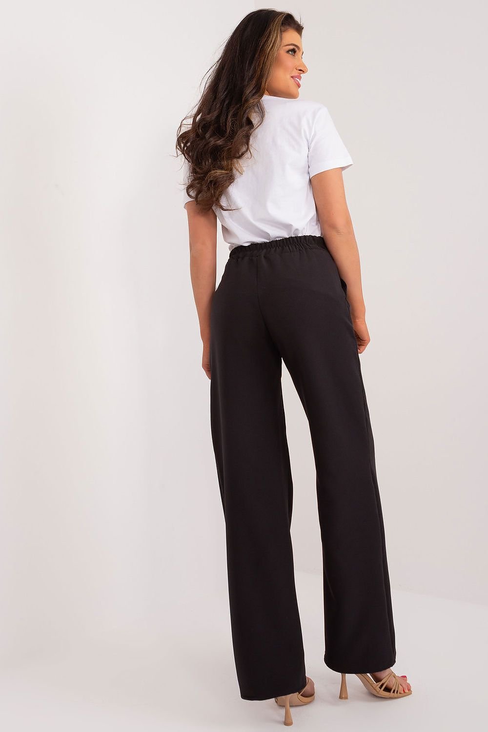 Women trousers model 194438 Rue Paris - Trendyglobal 