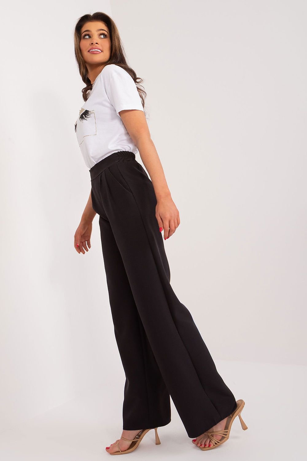 Women trousers model 194438 Rue Paris - Trendyglobal 