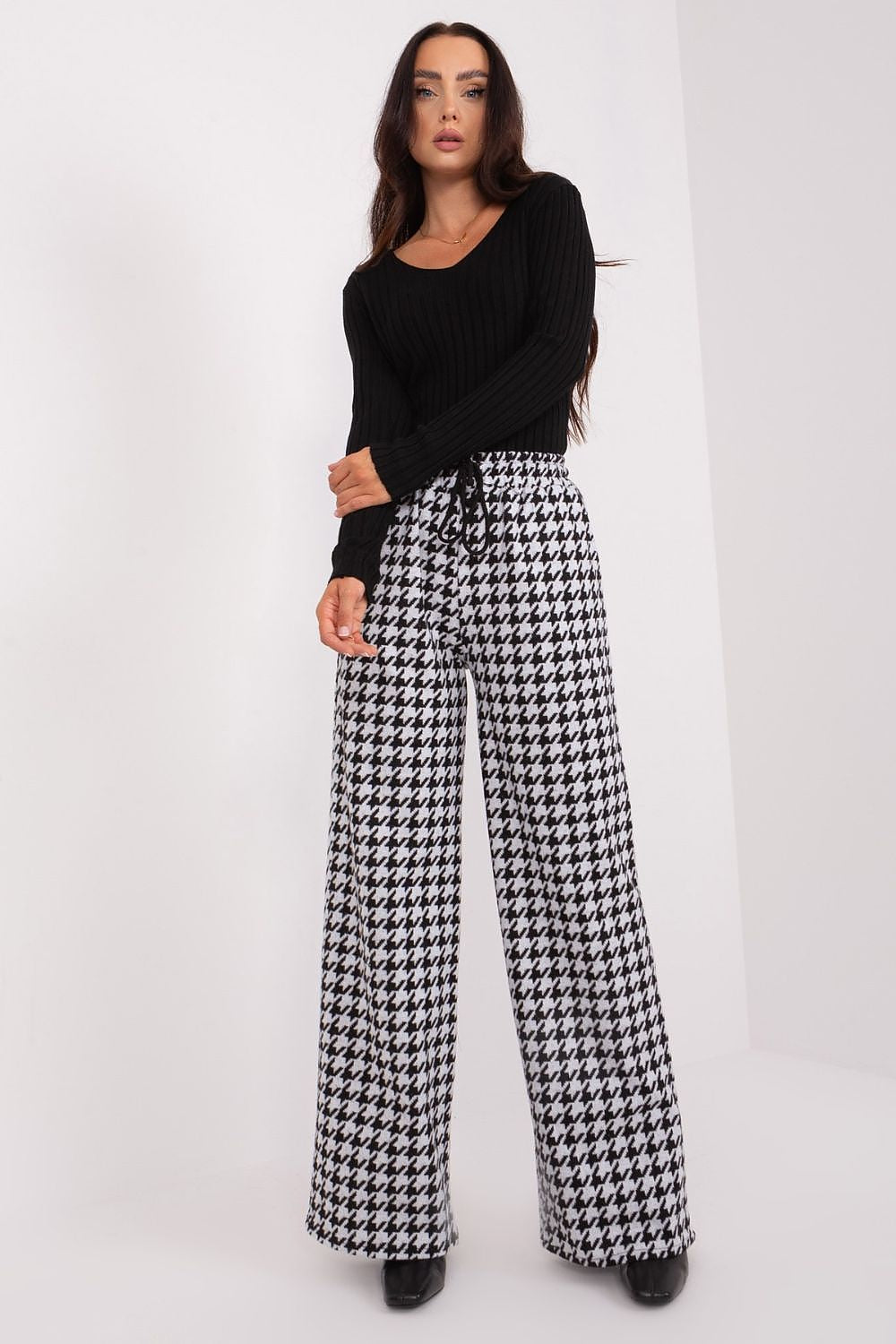 Women trousers model 193133 Lakerta - Trendyglobal 