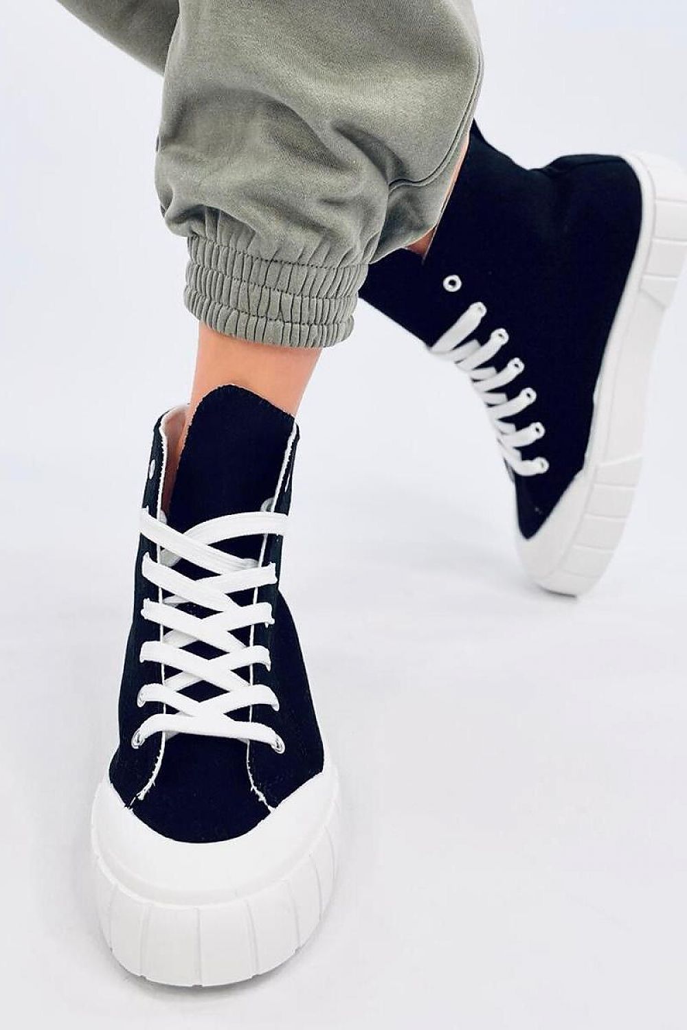 Sneakers model 195529 Inello - Trendyglobal 