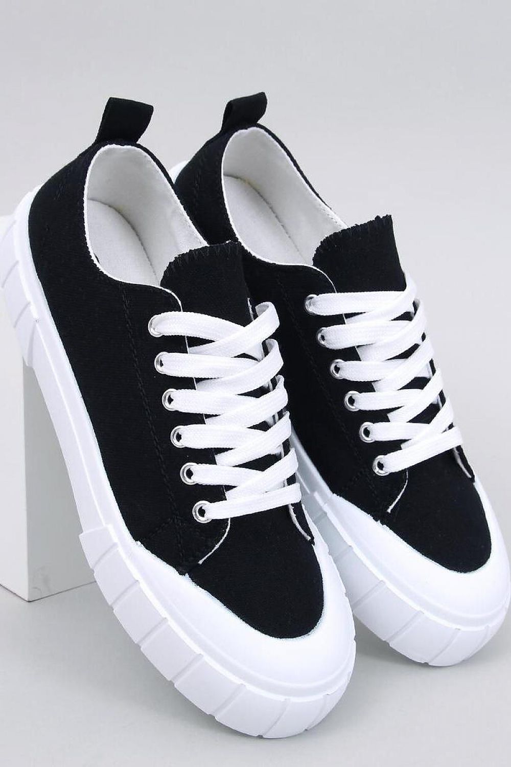 Sneakers model 195549 Inello - Trendyglobal 