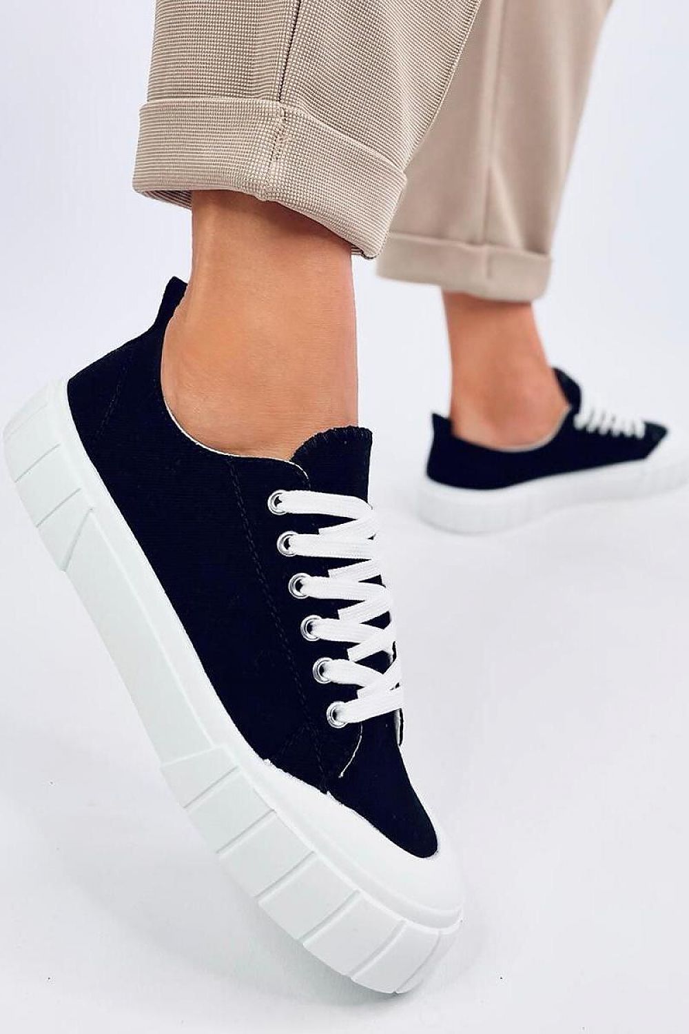 Sneakers model 195549 Inello - Trendyglobal 