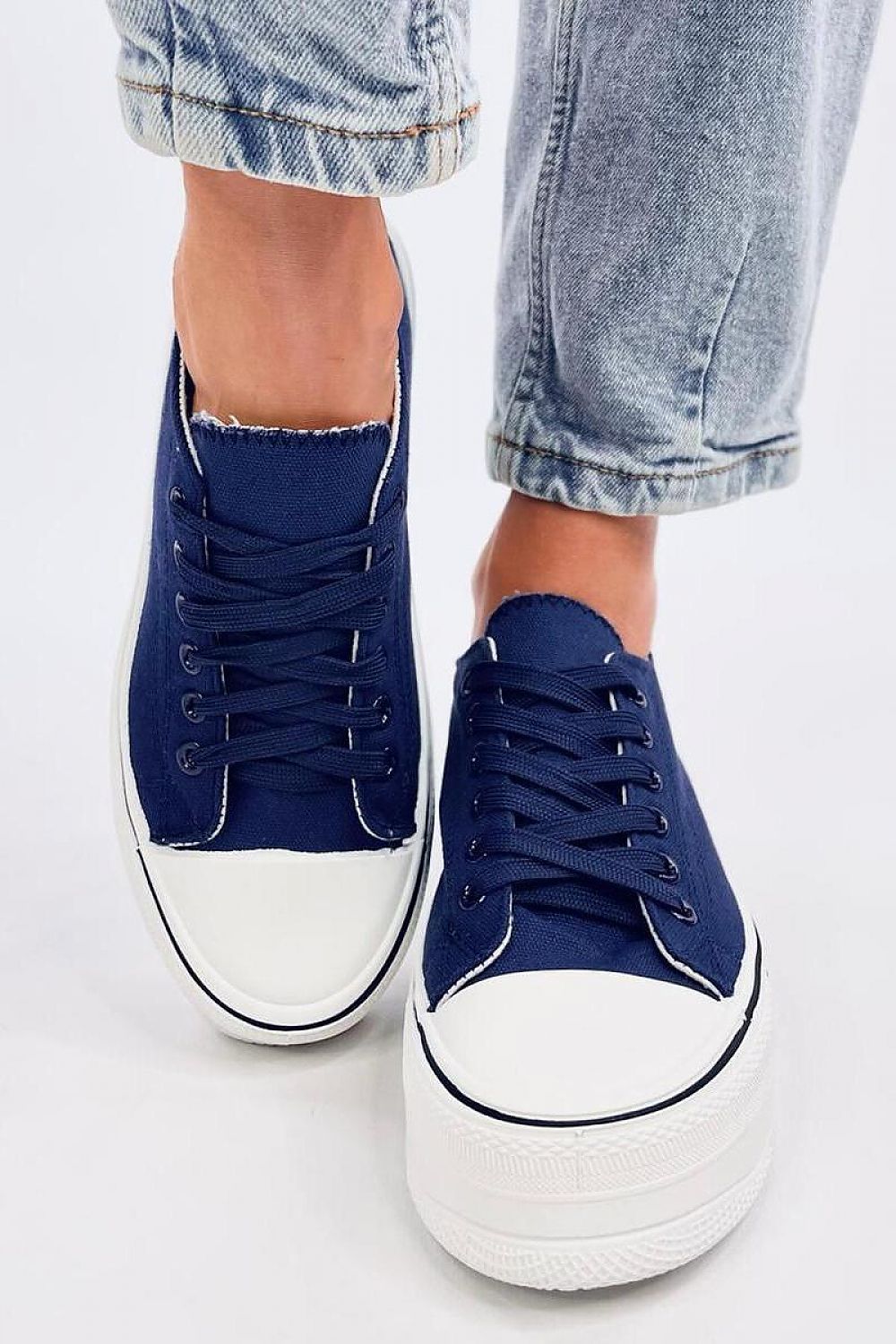 Sneakers model 195620 Inello - Trendyglobal 