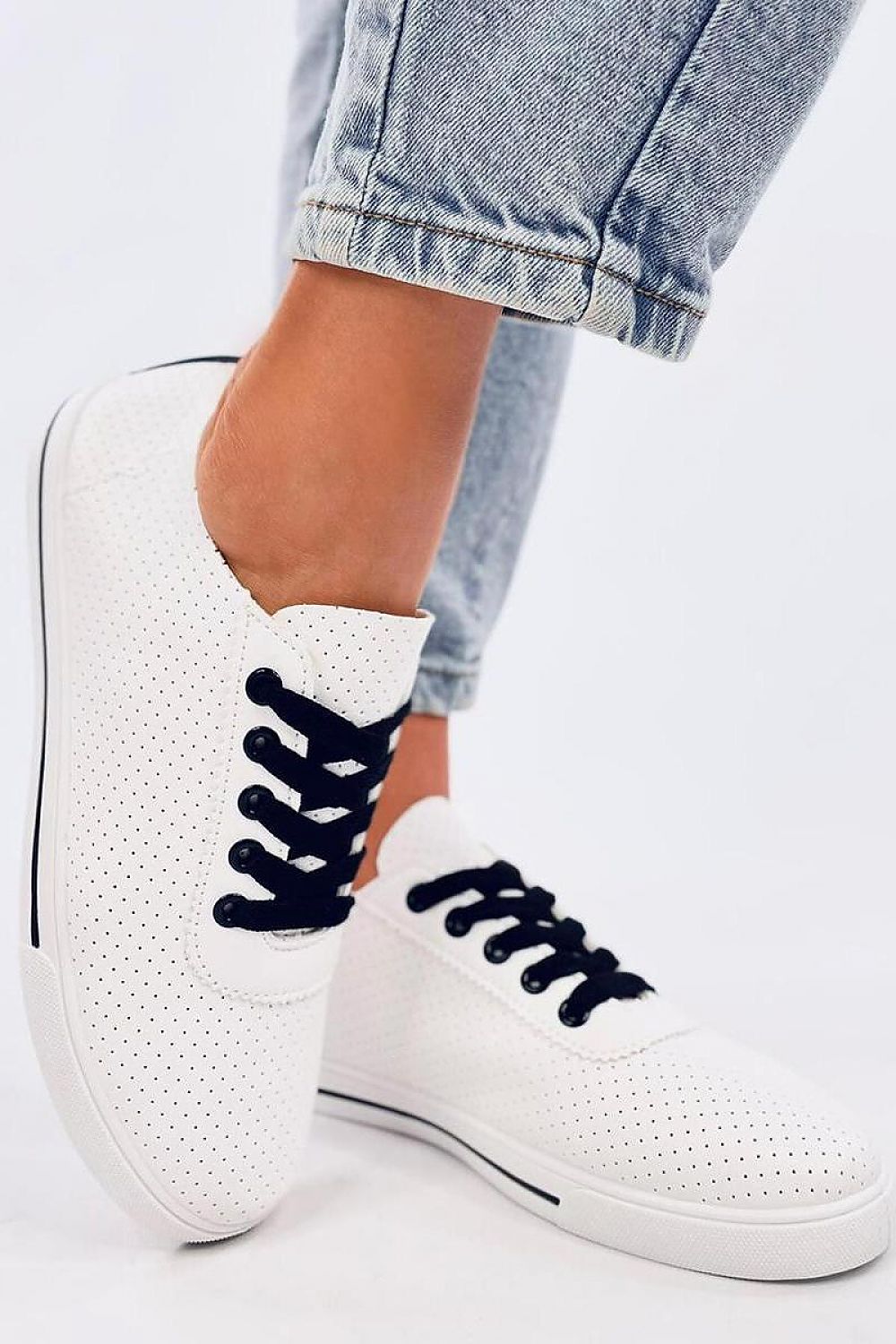 Sneakers model 196066 Inello - Trendyglobal 