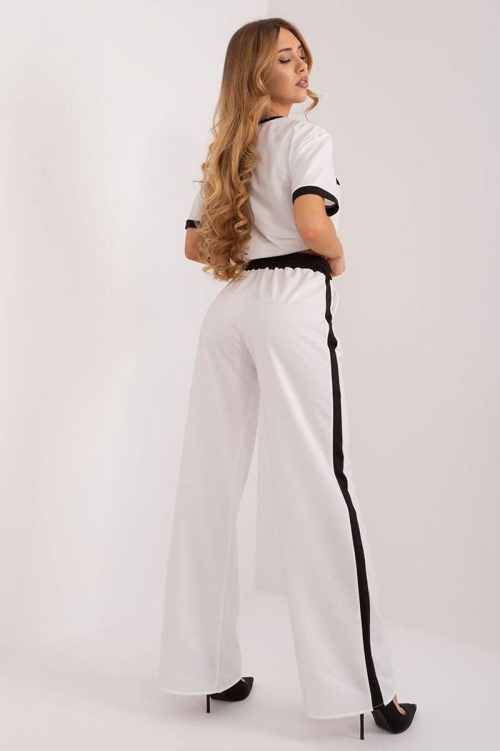 Women trousers model 196559 Lakerta - Trendyglobal 