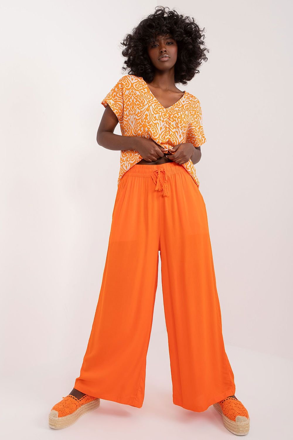 Women trousers model 197539 Sublevel - Trendyglobal 