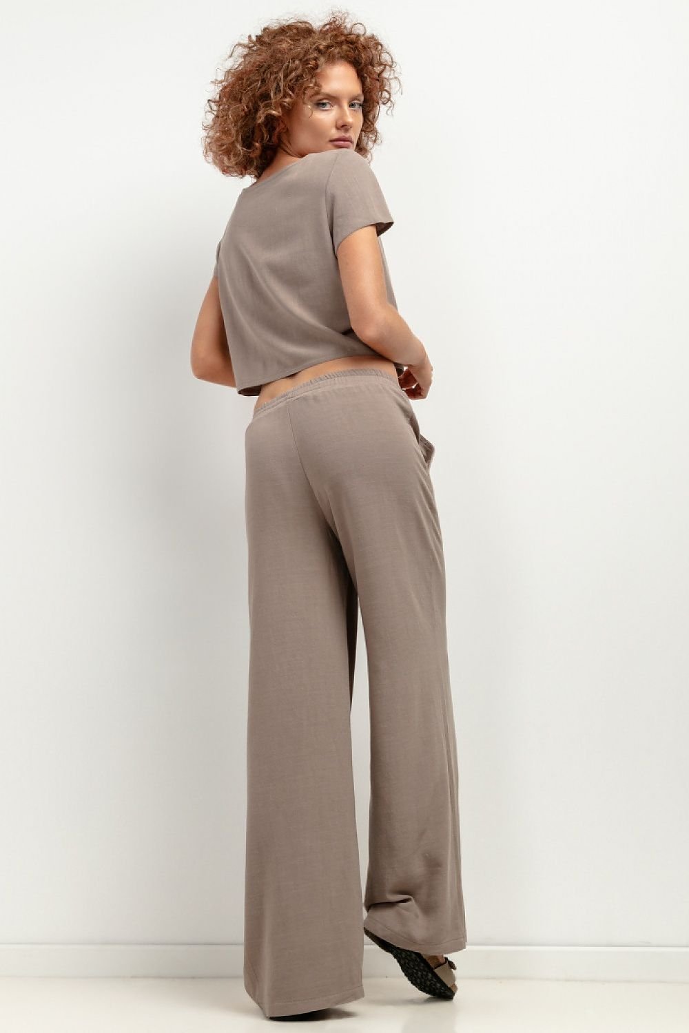 Women trousers model 198553 Tessita - Trendyglobal 