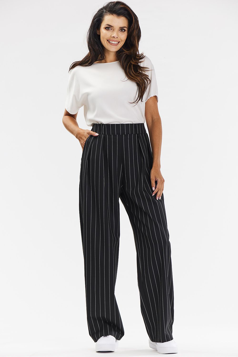 Women trousers model 200565 awama - Trendyglobal 