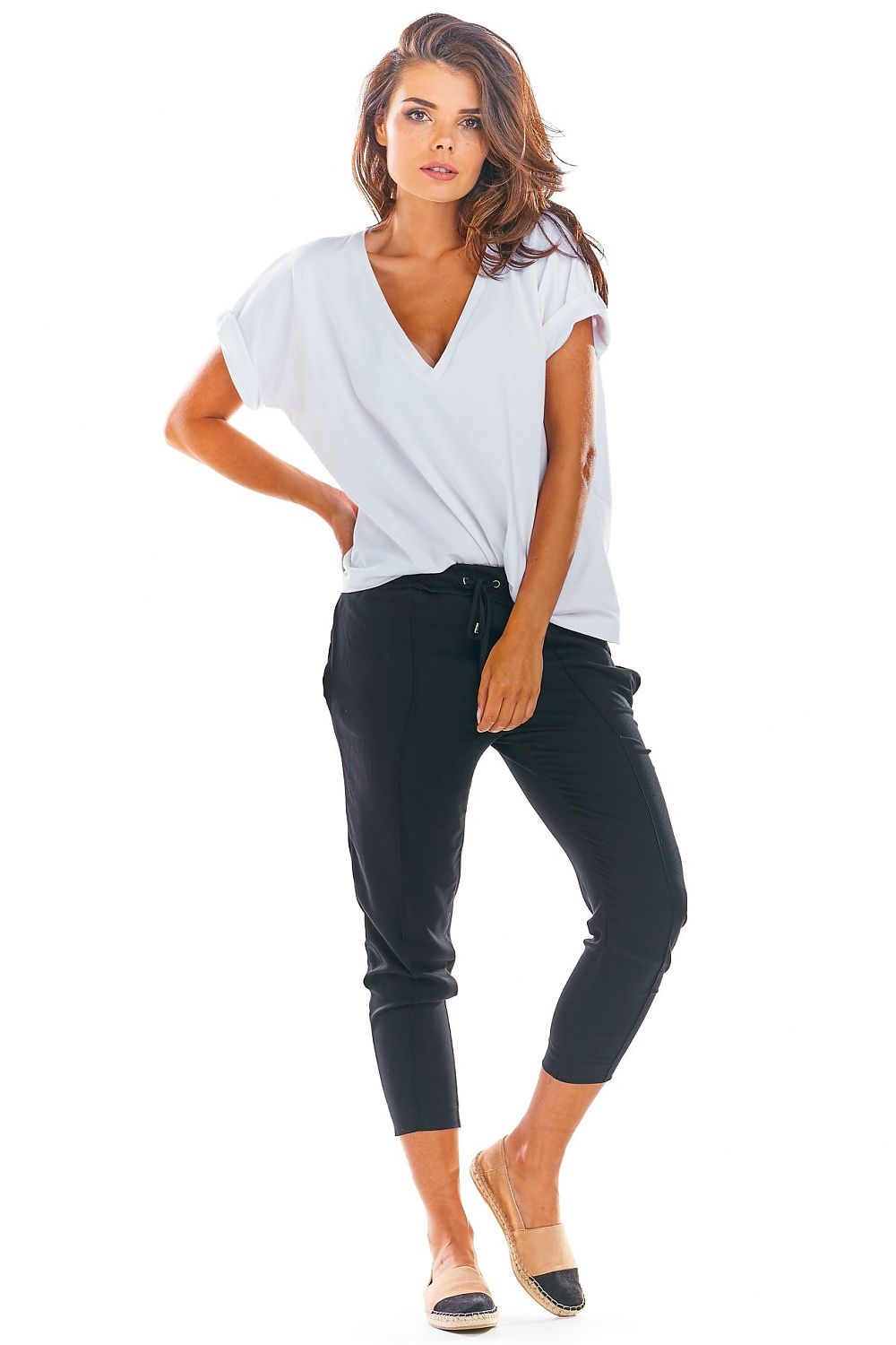 Women trousers model 144656 awama - Trendyglobal 