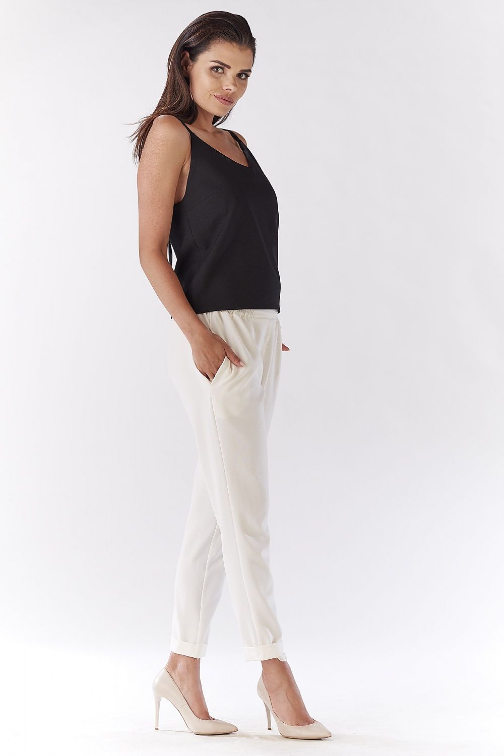 Women trousers model 144698 awama - Trendyglobal 