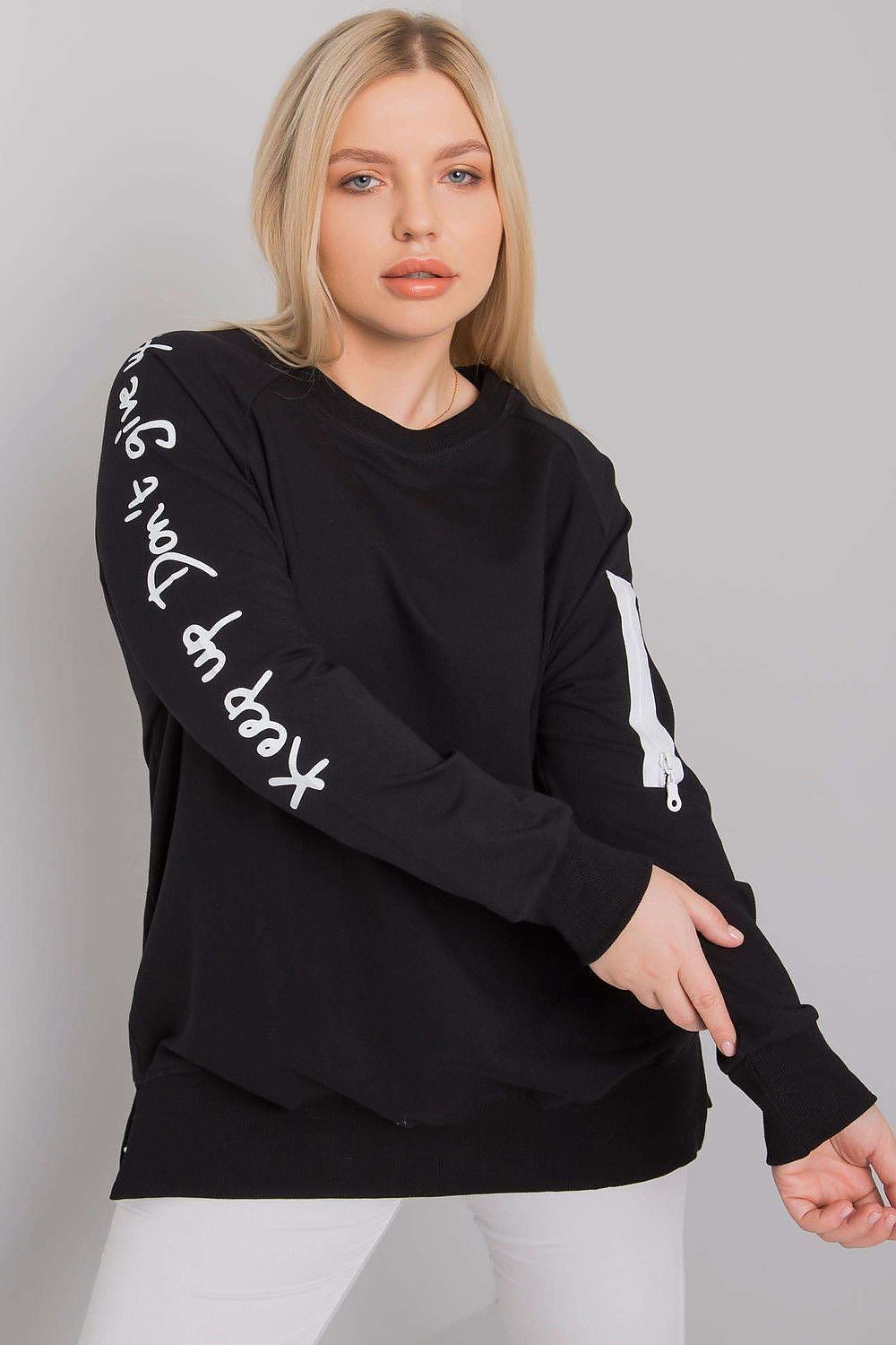 Sweatshirt model 160047 Relevance - Trendyglobal 