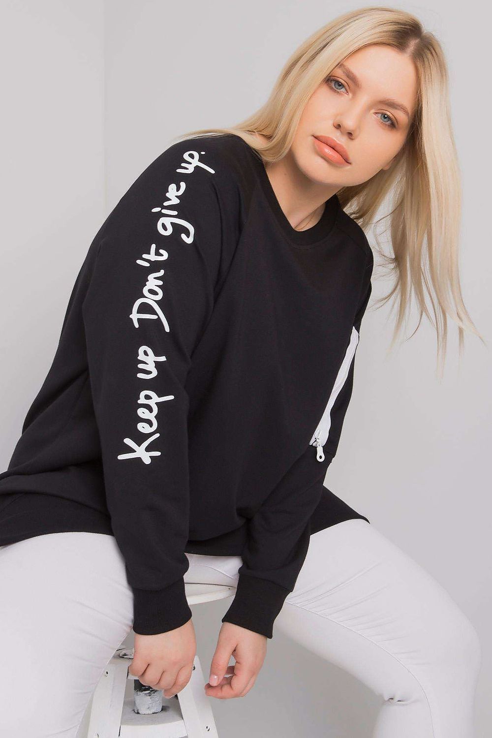 Sweatshirt model 160047 Relevance - Trendyglobal 