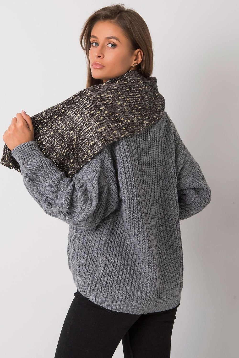 Shawl model 161166 AT AT