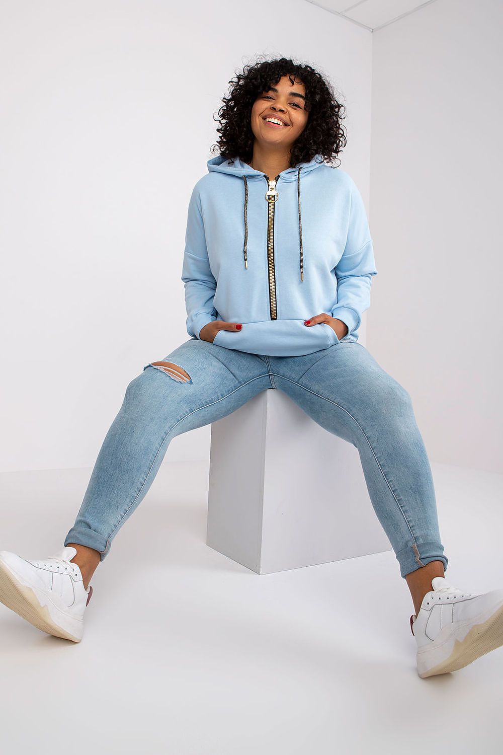 Sweatshirt model 163020 Relevance - Trendyglobal 