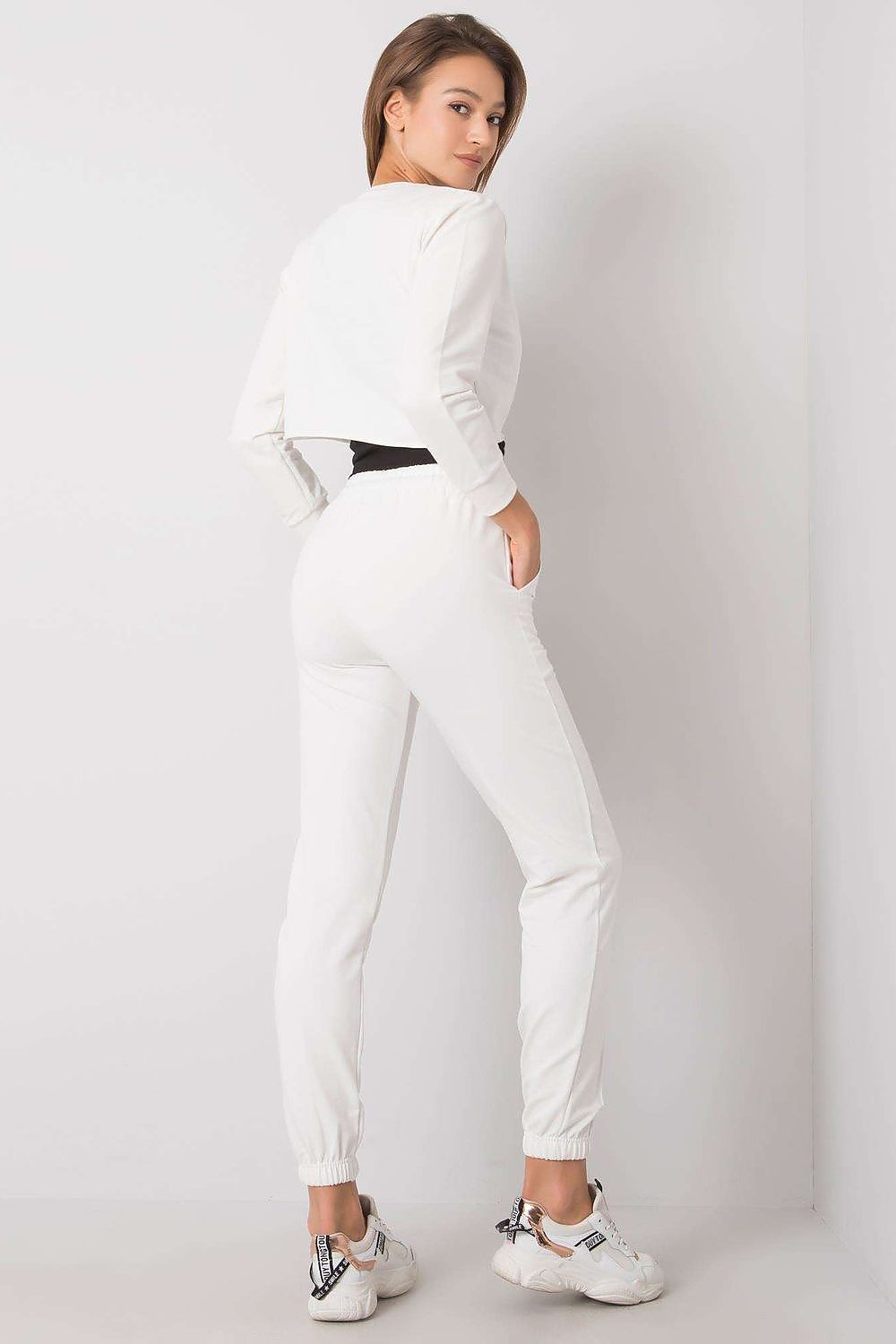 Women trousers model 168896 Rue Paris - Trendyglobal 