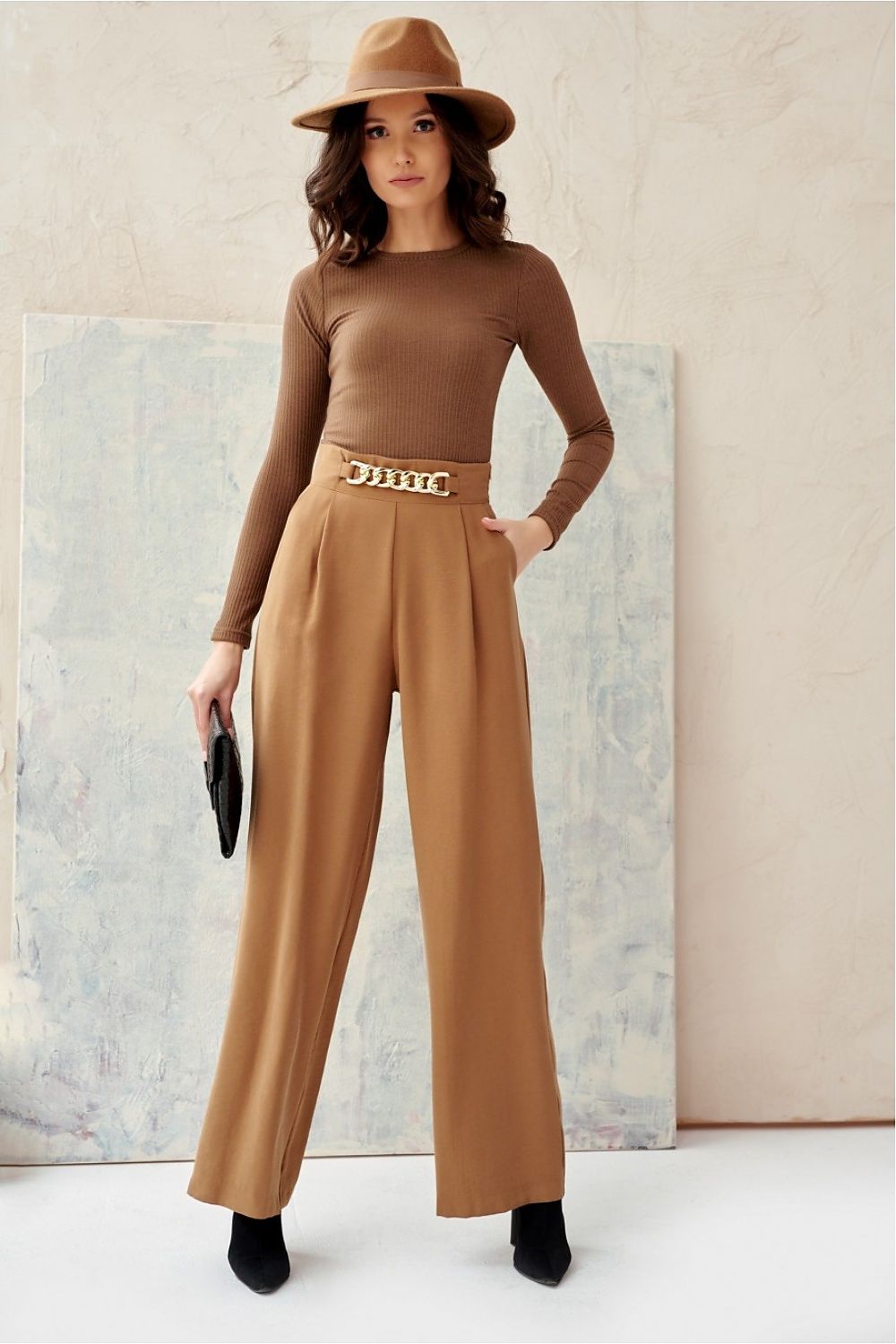 Women trousers model 172959 Roco Fashion - Trendyglobal 